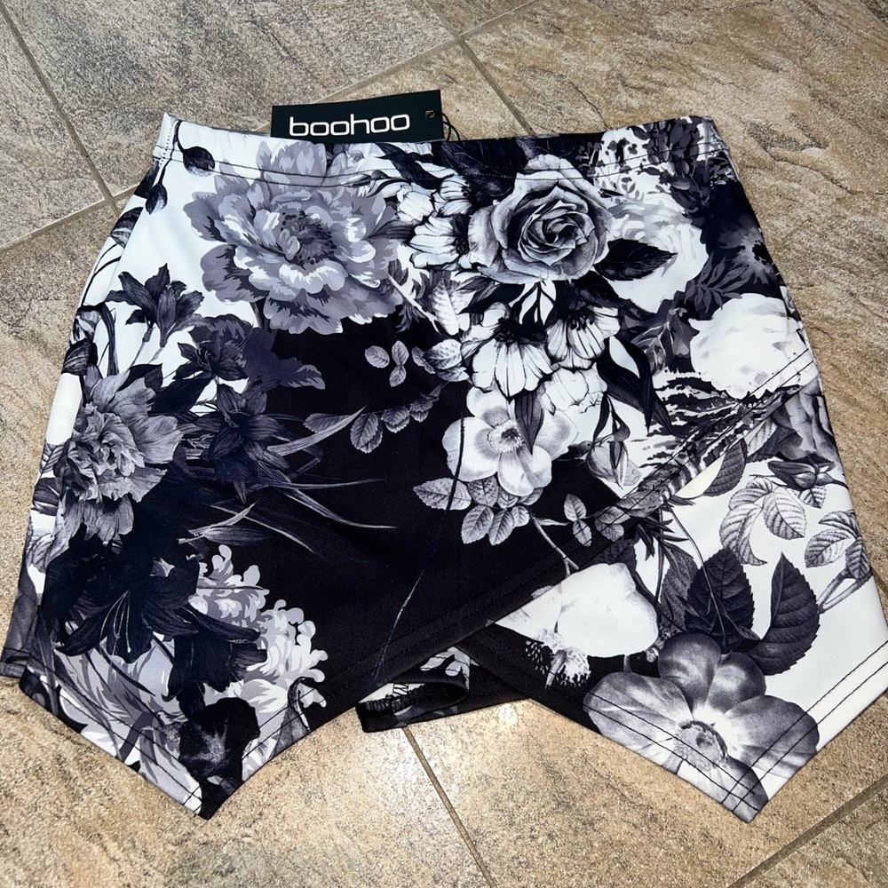 Black & White floral Skort Size 6/UK10